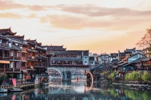 TOUR TRUNG QUỐC - TRƯƠNG GIA GIỚI – ĐẠI HIỆP CỐC - PHƯỢNG HOÀNG CỔ TRẤN