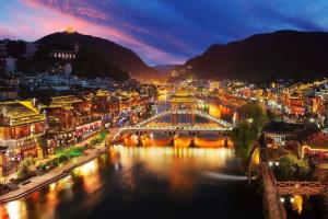 TOUR TRUNG QUỐC - TRƯƠNG GIA GIỚI – ĐẠI HIỆP CỐC - PHƯỢNG HOÀNG CỔ TRẤN