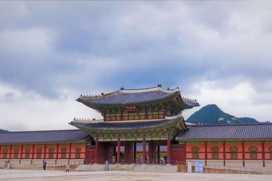 Ghé thăm cung điện Gyeongbokgung chiêm ngưỡng kiến trúc nguy nga tráng lệ