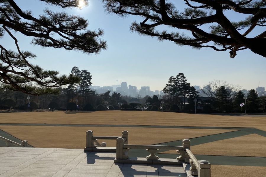 Địa điểm không thể bỏ qua khi check in tại khu vực nhà xanh là Sugungteo