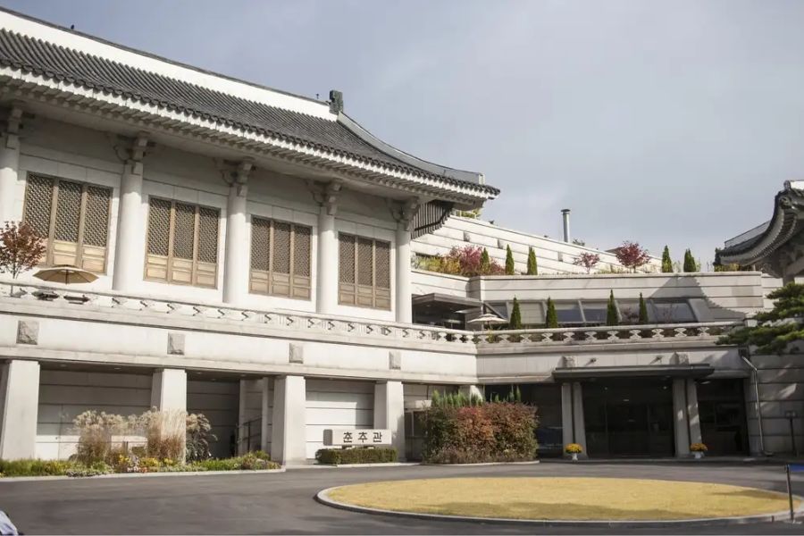 Lưu ý giờ mở cửa nhà xanh để đến tham quan và khám phá văn hóa Hàn Quốc