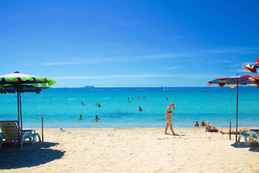 Bãi biển Jomtien Pattaya trong xanh