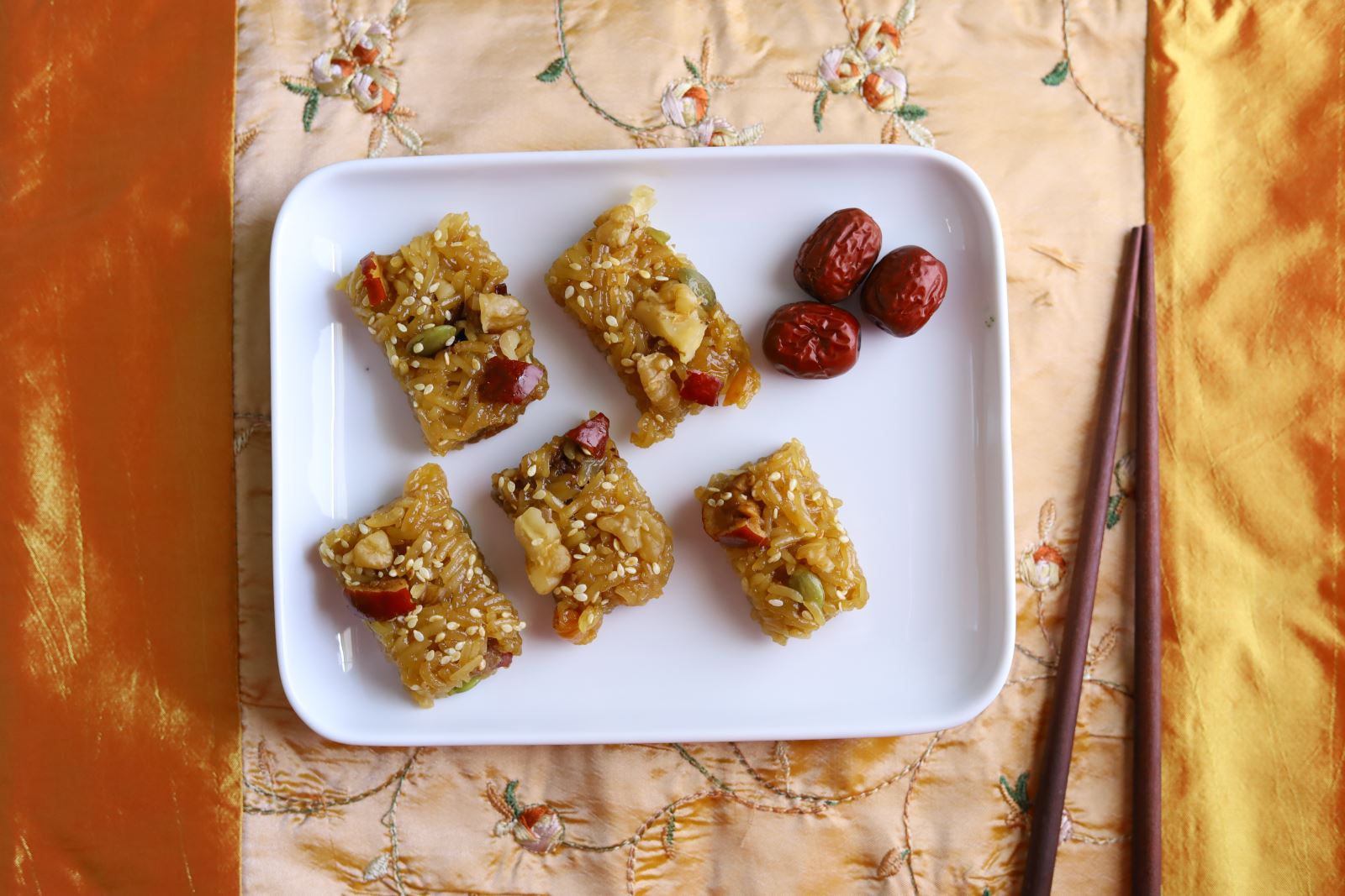 Yaksik - Bánh thuốc